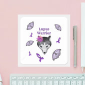 Lupus Warrior Wolf Lila Ribbon Butterfly Quadratischer Aufkleber