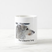 Lurcherhund im Schnee, hübscher Junge Kaffeetasse (Mittel)