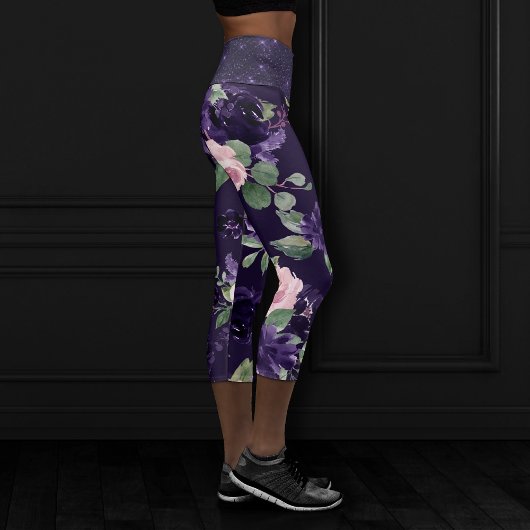 Lush Blossom | Dunkles Lila und rosa Rosenmuster Capri Leggings