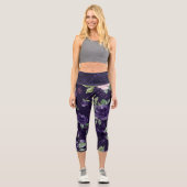 Lush Blossom | Dunkles Lila und rosa Rosenmuster Capri Leggings (Vorderseite)
