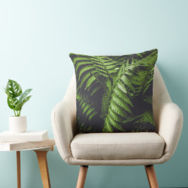 Lush Dark Green Fern Leaves Moody Woodland Kissen