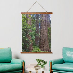 Lush Forest Douglas Fir Trees Wandteppich Mit Holzrahmen