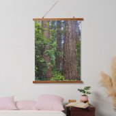 Lush Forest Douglas Fir Trees Wandteppich Mit Holzrahmen (Schlafzimmer)