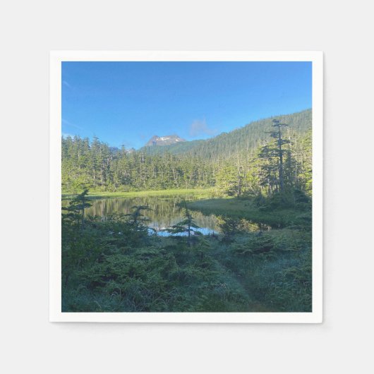 Lush Forest with Mountain and Lake Napkin Serviette (Vorderseite)
