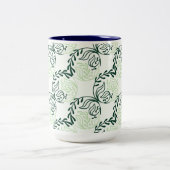 Lush Green Leaves And Vines Pattern Zweifarbige Tasse (Mittel)
