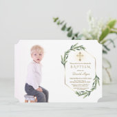 Lush Greenery Gold Cross Boy Foto Taufe Einladung (Stehend Vorderseite)