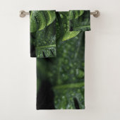 Lush Monstera Leaves with Morning Dew Drops Badhandtuch Set (Insitu)
