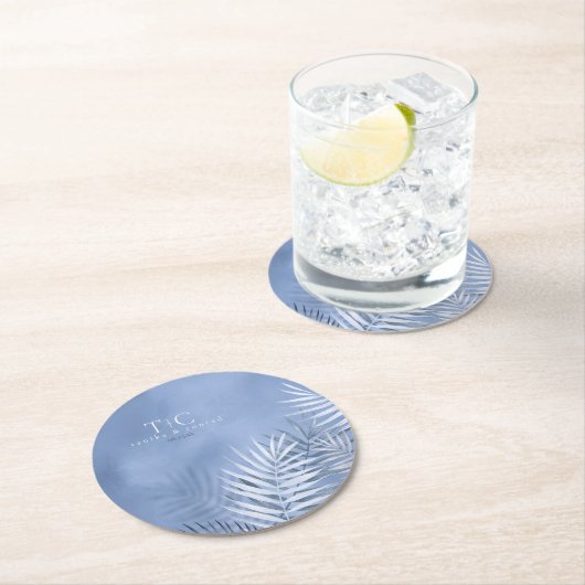 Lush Palm Leaf Wedding Windsor Blue ID956 Runder Pappuntersetzer (Vor Ort)