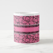 Lush Pink Lilie mit schwarzer Kontur, rosa Glitzer Jumbo-Tasse (Vorderseite)