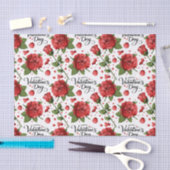 Lush Red Rose & Heart Petals Valentine Pattern Seidenpapier (Handwerk)
