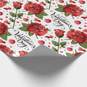 Lush Red Roses with Scattered Heart Petals Pattern Geschenkpapier (Ecke)