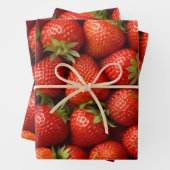 Lush, Ripe Strawberry Field Close-up Pattern Geschenkpapier Set (Beispiel)