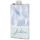 Lush Serene Blue Ferns auf Green Flachmann (Links)