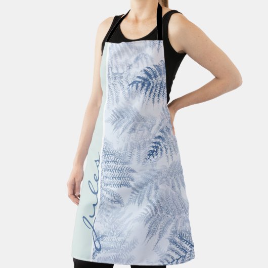 Lush Serene Blue Ferns auf Green Schürze (InSitu)