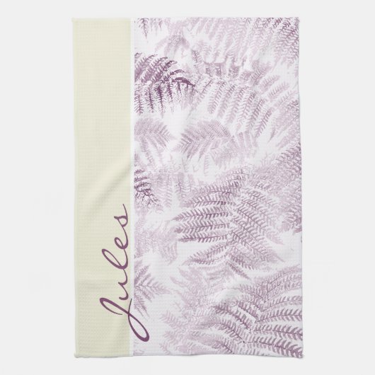 Lush Serene Pink Ferns auf Gelb Geschirrtuch (Vertikal)