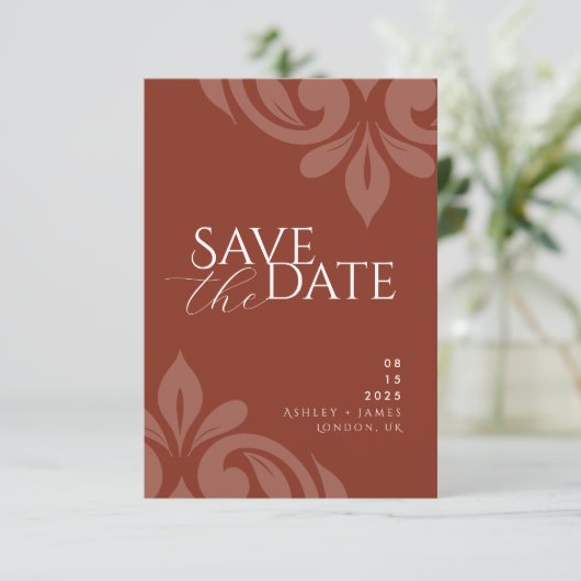 Lush Sienna Classic Script Damask Foto Hochzeit Save The Date (Stehend Vorderseite)