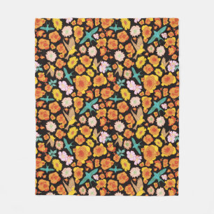 Lush Spring Floral und Vögel auf dunklem Hintergru Fleecedecke