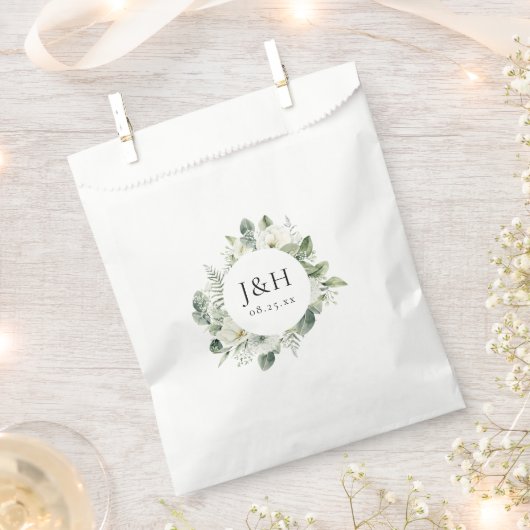 Lush White Blume and Greenery Wedding Monogram Geschenktütchen (Ausgeschnitten)