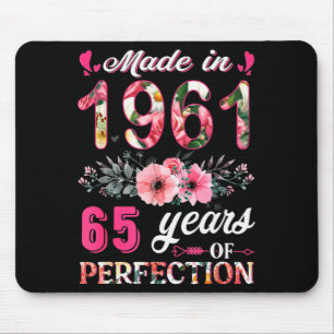Lustig 65 Jahre alt Hergestellt in 1961 Floral 65. Mousepad
