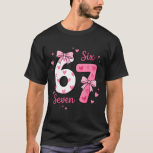 Lustig 67 Süß Sechs Sieben Meme Rosa Herzen Schlei T-Shirt