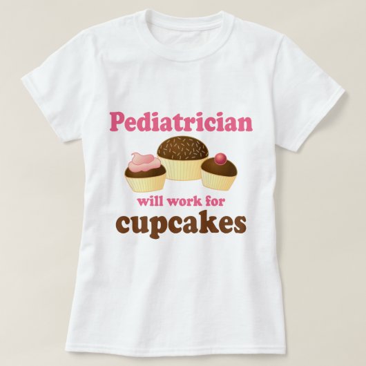 Lustig arbeitet für Kuchen-Kinderarzt T-Shirt (Design vorne)