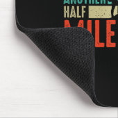 Lustig Es Ist Noch Ein Halber Kilometer Oder So Wa Mousepad (Ecke)