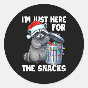 Lustig, ich bin nur wegen der Snacks hier Waschbär Runder Aufkleber