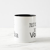 Lustig könnte dieser Wodka sein Zweifarbige Tasse (Mittel)