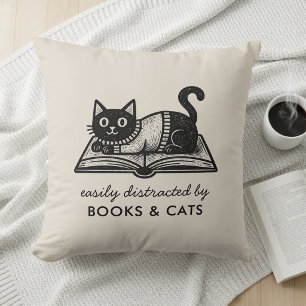 Lustig Leicht ablenkbar durch Bücher und Katzen Kissen
