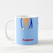 Lustig scheuert Krankenschwester-wunderlichen Kaffeetasse (Links)