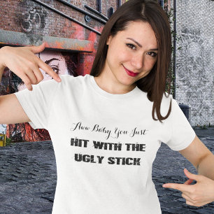 Lustig•Von dem hässlichen Stock getroffen T-Shirt