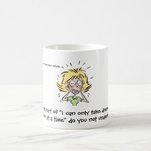 Lustig, wenn Gerichtsschreiber Kaffee und Tee in Kaffeetasse (Mittel)