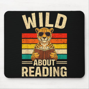 Lustig wild auf das Lesen von Retro-Cheetah-Bücher Mousepad