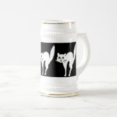 lustig wütende weiße Katze mit gewölbtem Rücken Bierglas (VorderseiteRechts)