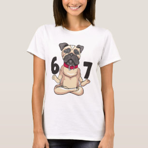 Lustige 67 Pug-Hund-Yoga-Handpose Grafik T-Shirt