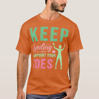 lustige Aerobics behielt lächeln und zeigen Ihre Z T-Shirt