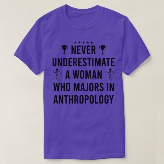 lustige Anthropologie unterschätzt eine Frau nie T-Shirt (Design vorne)
