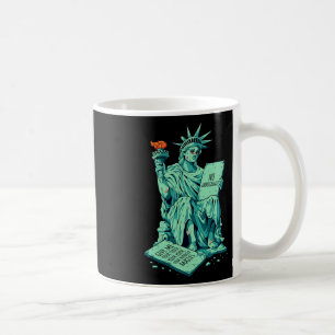 Lustige Anti-Trump-Statue der Liberty-Einwanderung Kaffeetasse