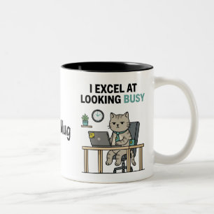 Lustige, beschäftigte, personalisierte Arbeitsmug Zweifarbige Tasse
