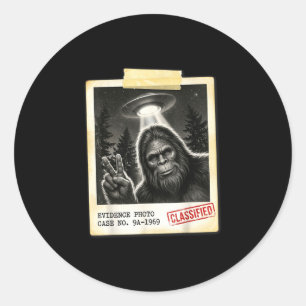 Lustige Bigfoot-Alien-UFO-Vintage-Beweisfoto  Runder Aufkleber
