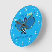 Lustige blaue Pickleball Runde Wanduhr (Winkel)