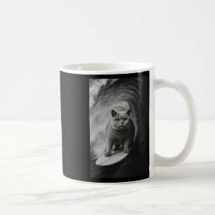 Lustige britische Kurzhaar-Selbstaufnahme surft am Kaffeetasse
