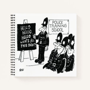 Lustige Cartoon-Schule für die Polizeiausbildung i Notizblock