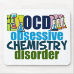 Lustige Chemie Mousepad<br><div class="desc">Lustiges Chemielehrergeschenk,  das OCD besessene Chemie-Störung nahe bei Wissenschaftsbechern voll Chemikalien für ein Experiment liest. Ein cooler Chemiemajor anwesend für einen Wissenschaftler.</div>