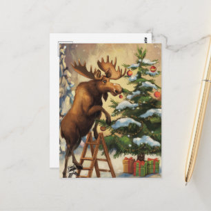 Lustige Elch-Deko beim Schmücken des Weihnachtsbau Postkarte