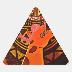 Lustige elegante Giraffe im afrikanischen Stil Acc Dreieckiger Aufkleber