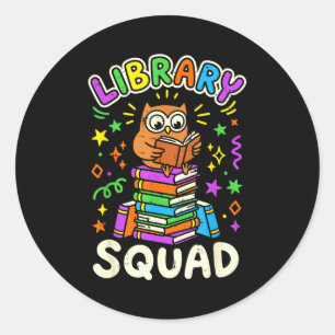 Lustige Eulen-Bibliotheksgruppe lesender Bücherlie Runder Aufkleber