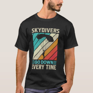 Lustige Fallschirmspringer gehen jedes Mal runter T-Shirt