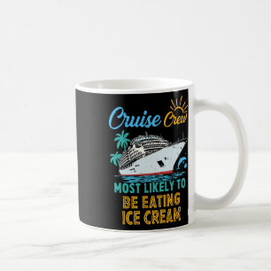Lustige Familien-Kreuzfahrt-Crew, die wahrscheinli Kaffeetasse