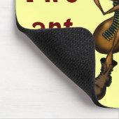 Lustige Feuerameise mit Gewehr-Cartoon-Kunst Mousepad (Ecke)